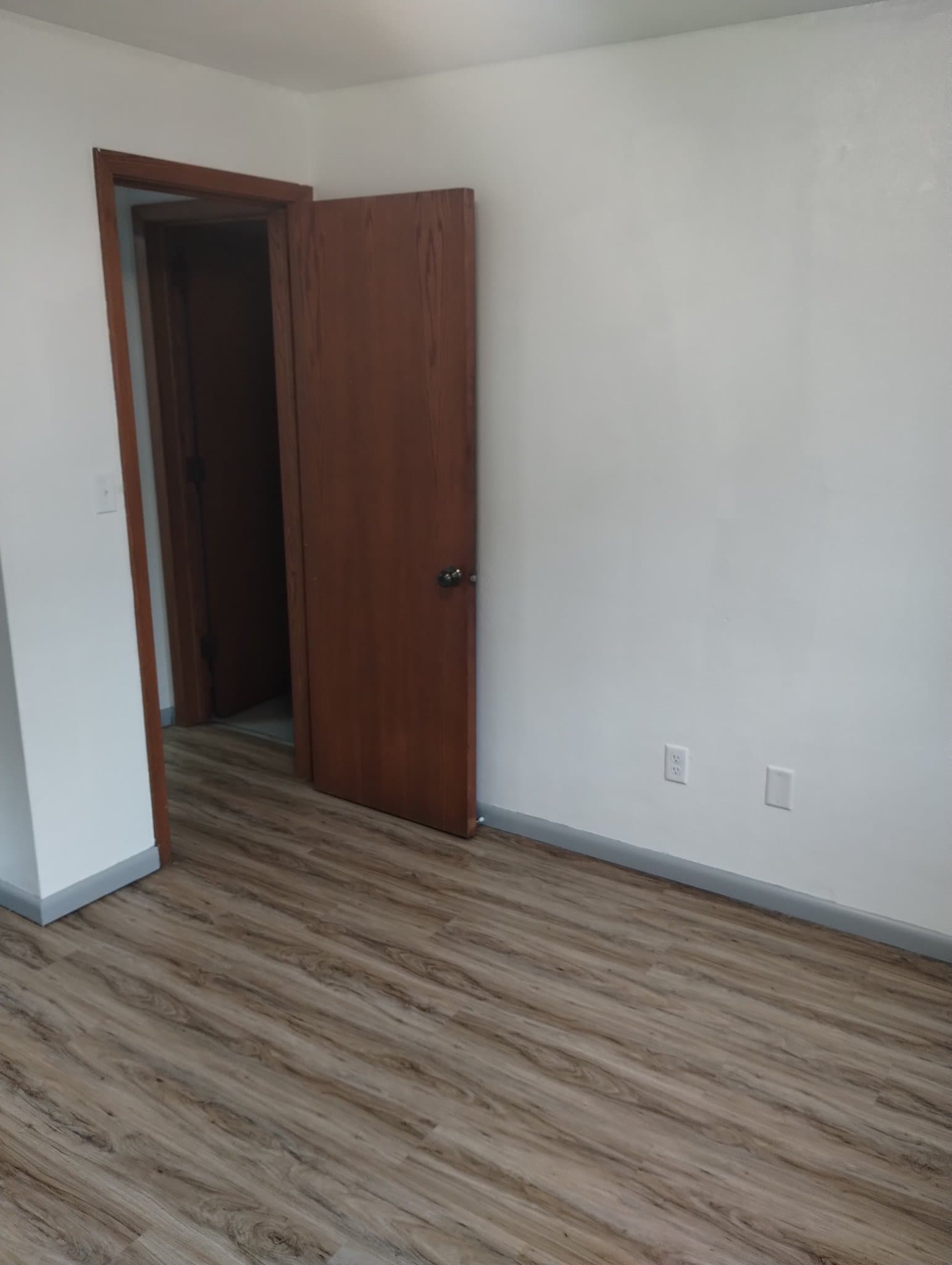 Braham Apartment: 320 4th ST SE