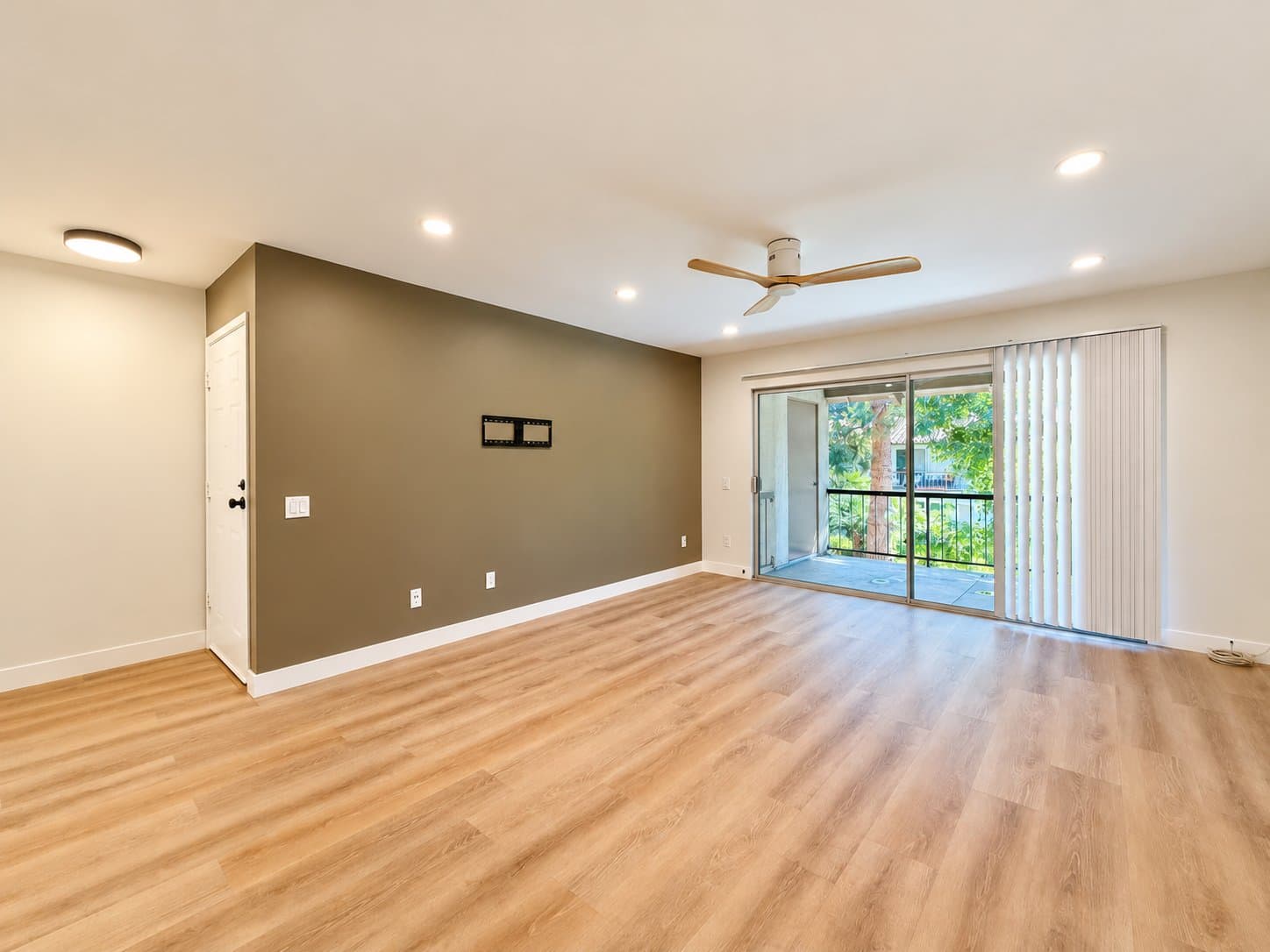 San DIego Condo: 6049 Rancho Mission Rd