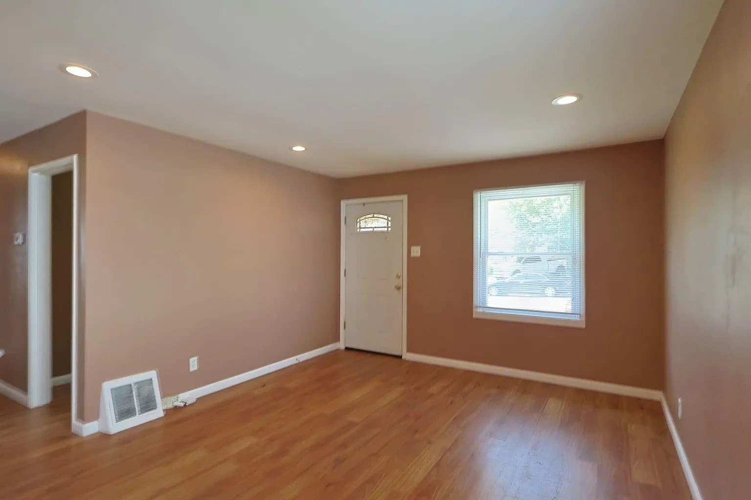 Saint Louis House: 325 Caithness Rd