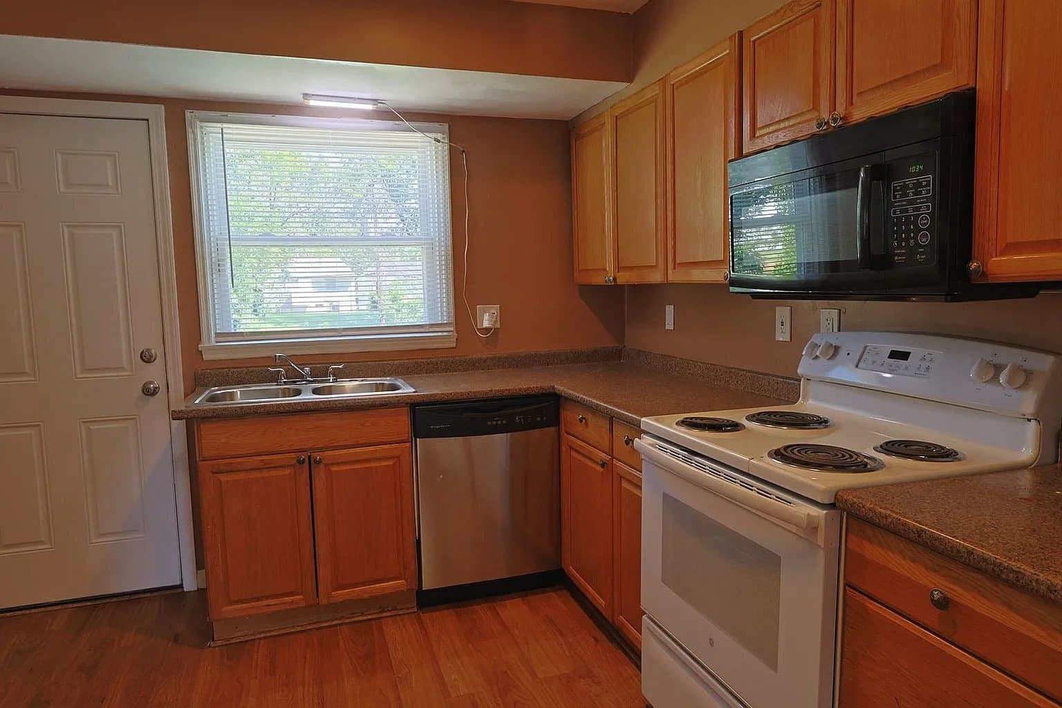Saint Louis House: 325 Caithness Rd