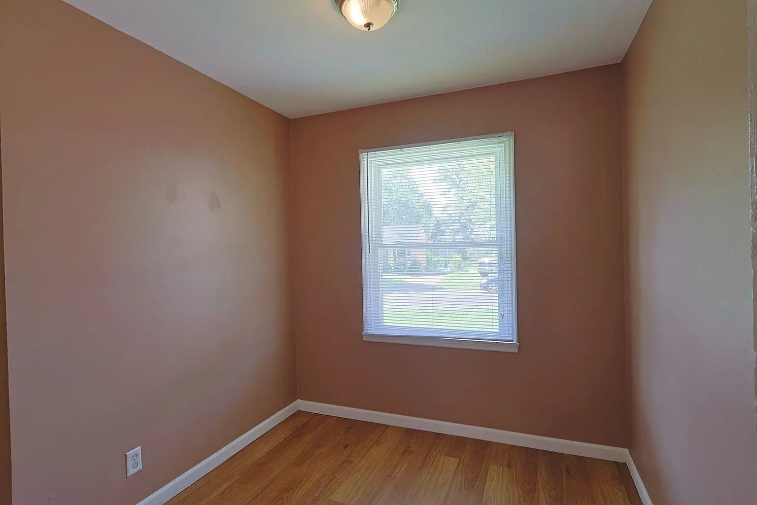 Saint Louis House: 325 Caithness Rd