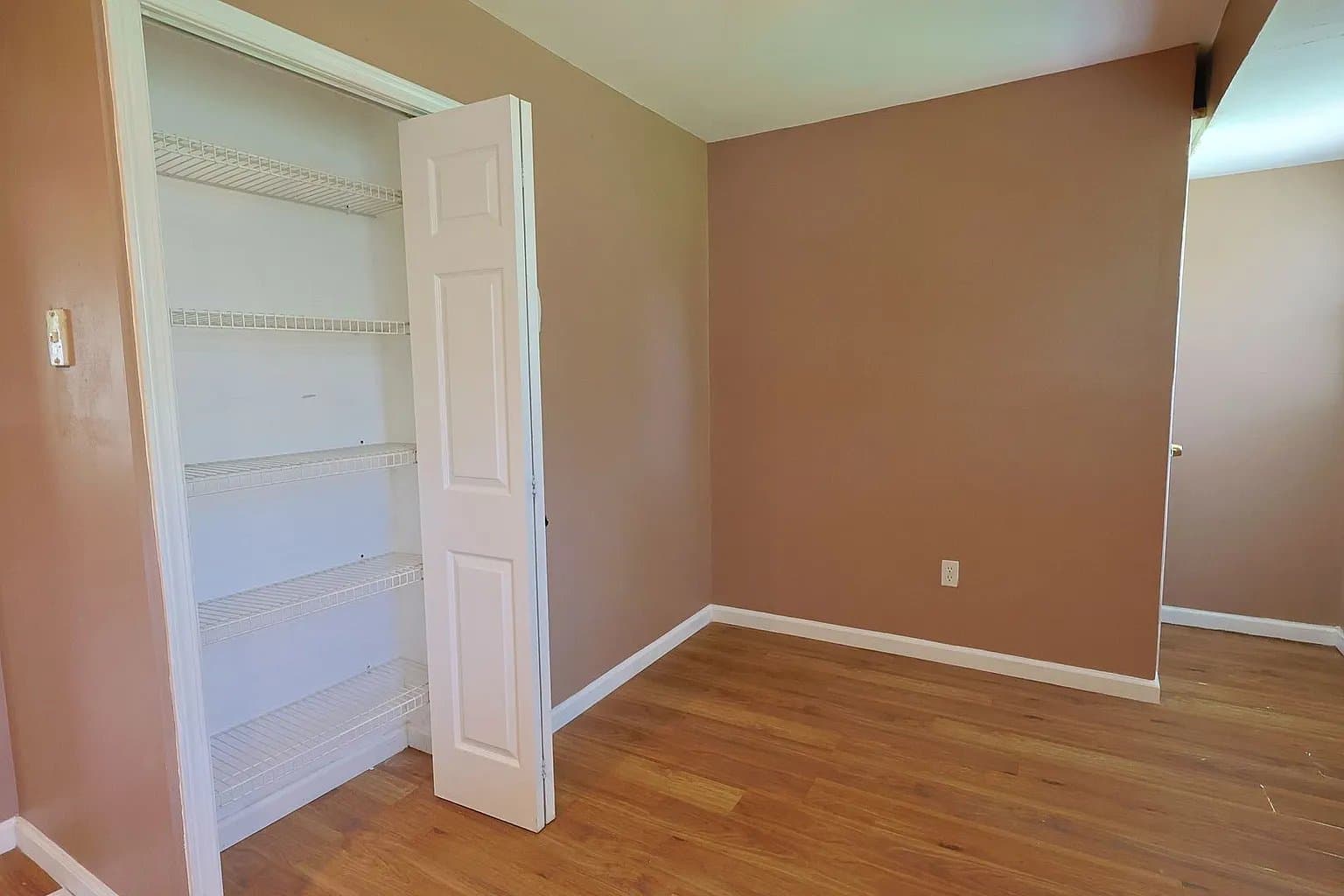 Saint Louis House: 325 Caithness Rd