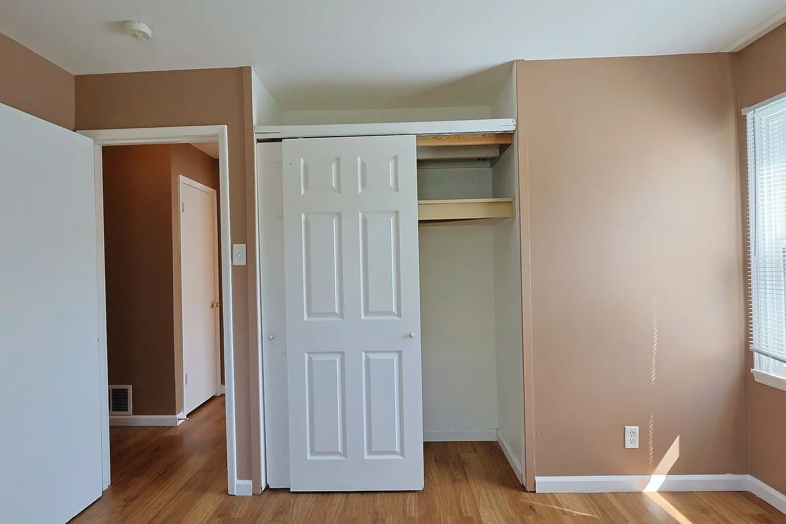 Saint Louis House: 325 Caithness Rd