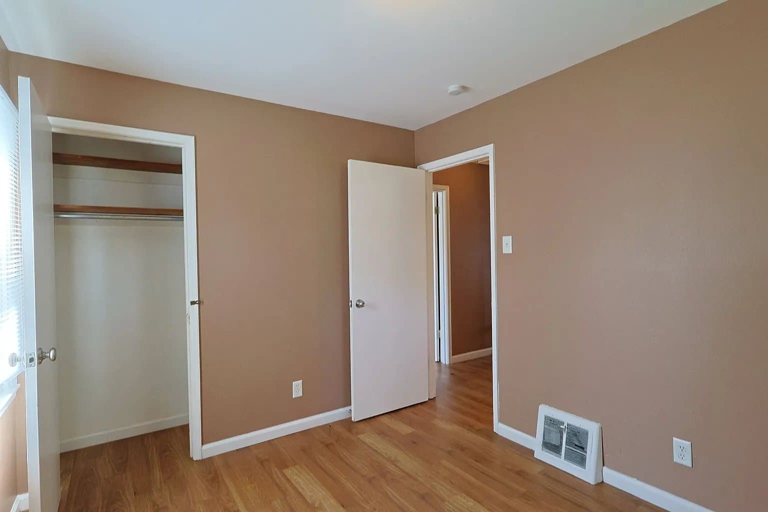 Saint Louis House: 325 Caithness Rd