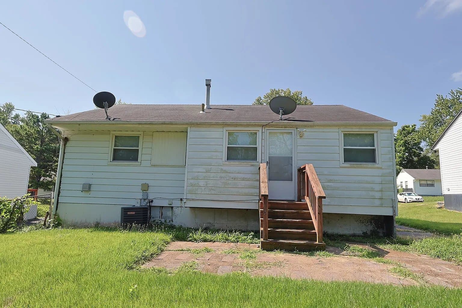 Saint Louis House: 325 Caithness Rd