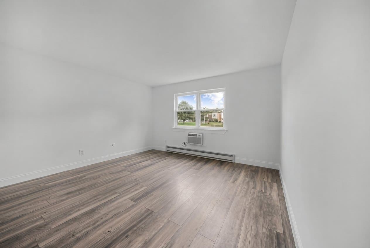 Hillsborough Condo: 798 Eves Dr