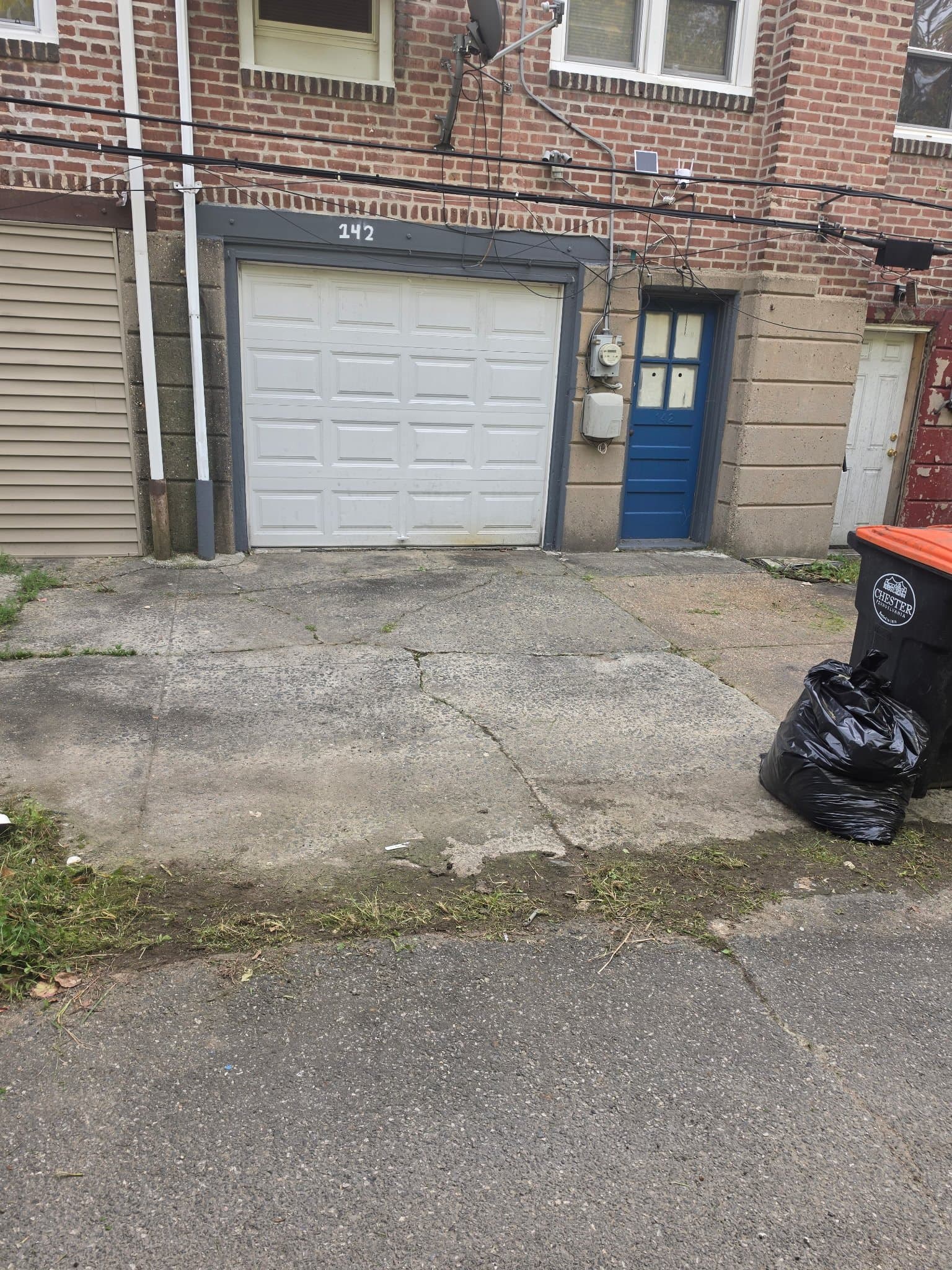 Chester House: 142 W 21st St