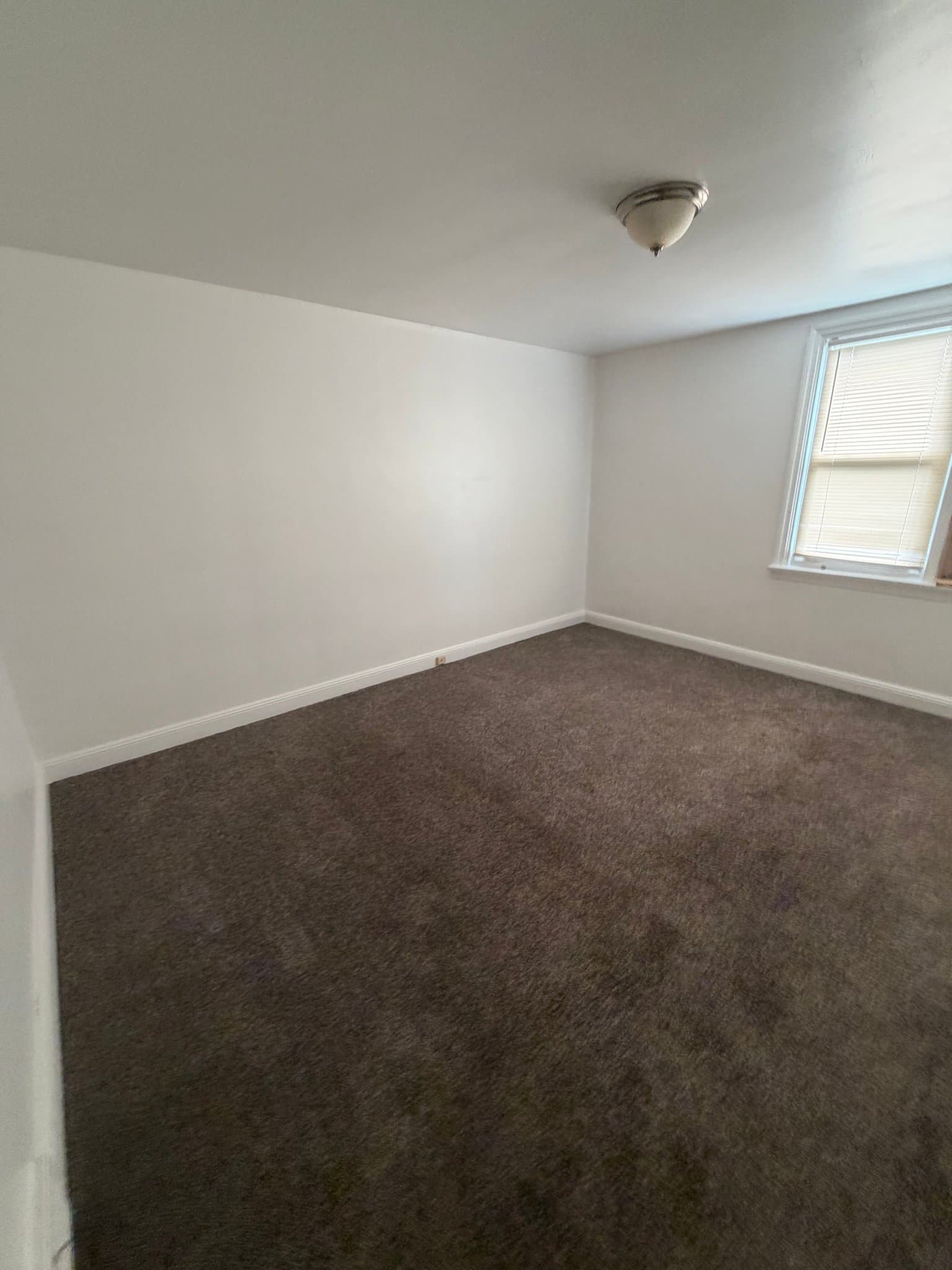Chester House: 142 W 21st St