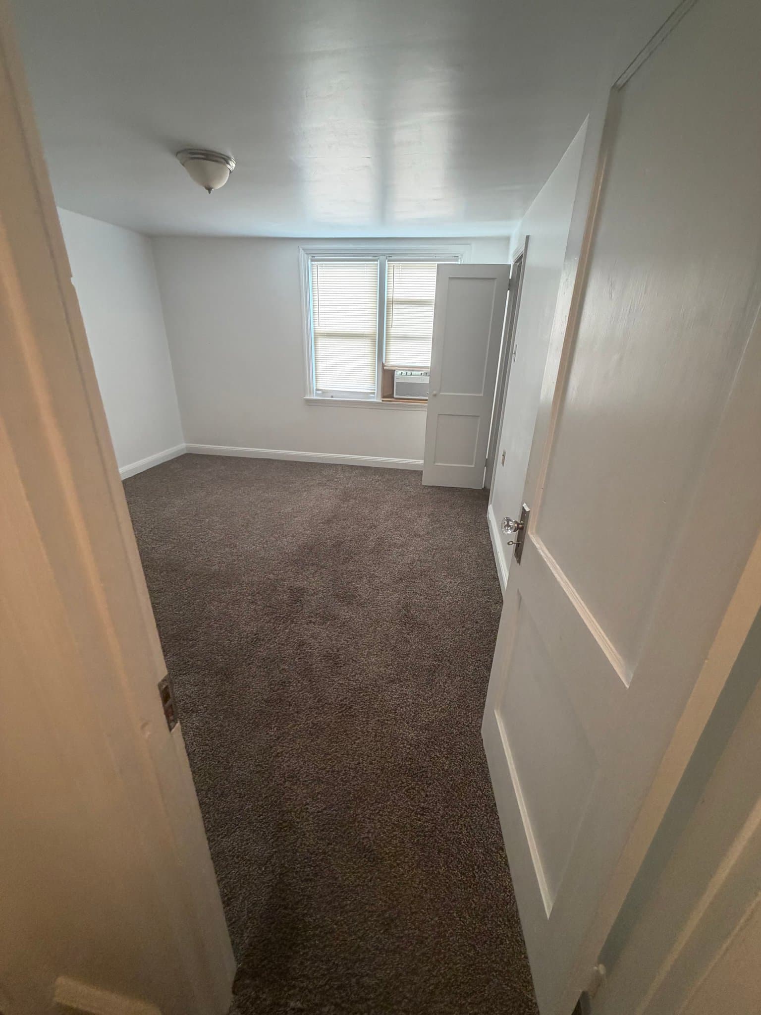 Chester House: 142 W 21st St