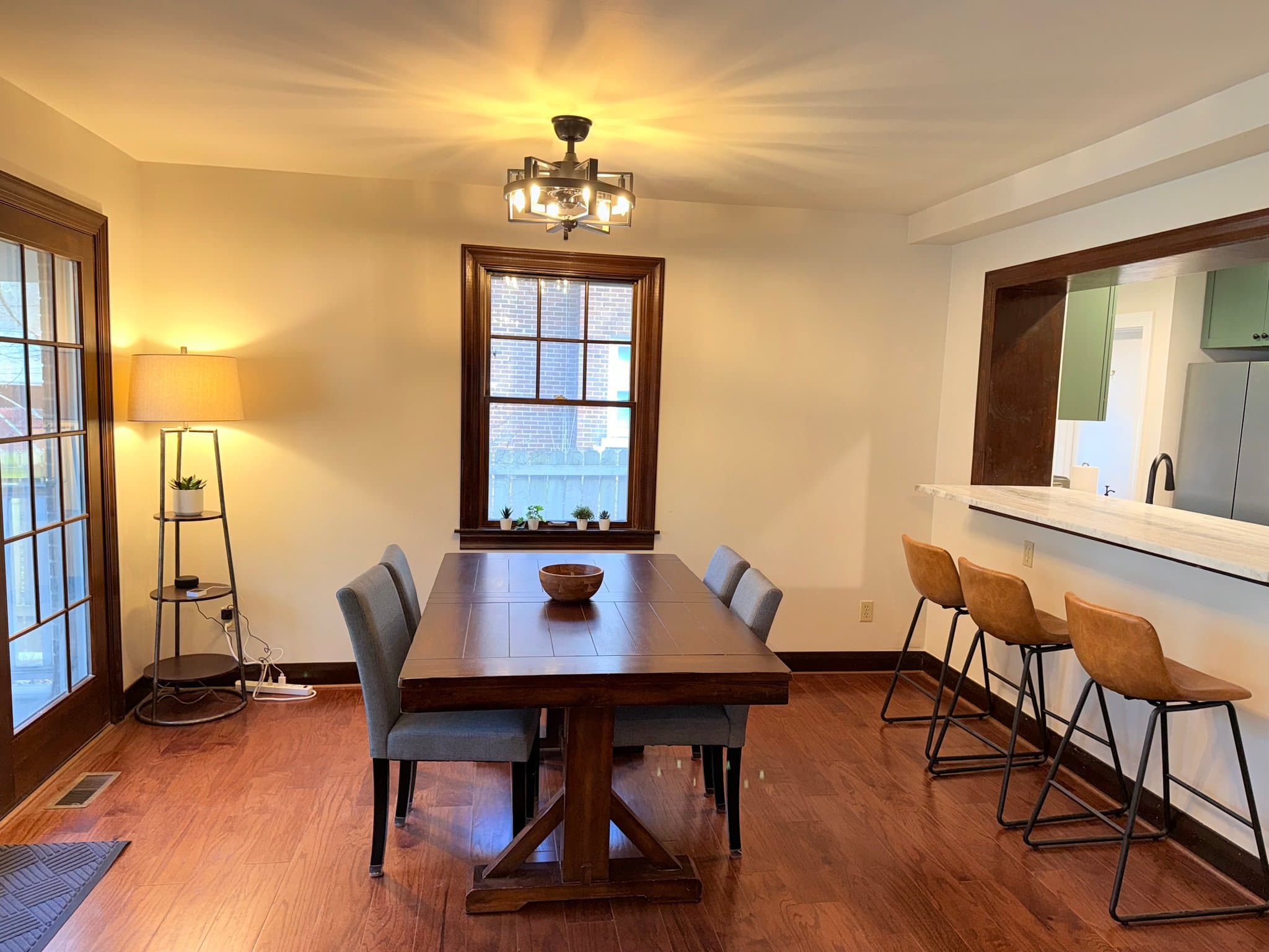 Urbana Single Room: 612 W Washington