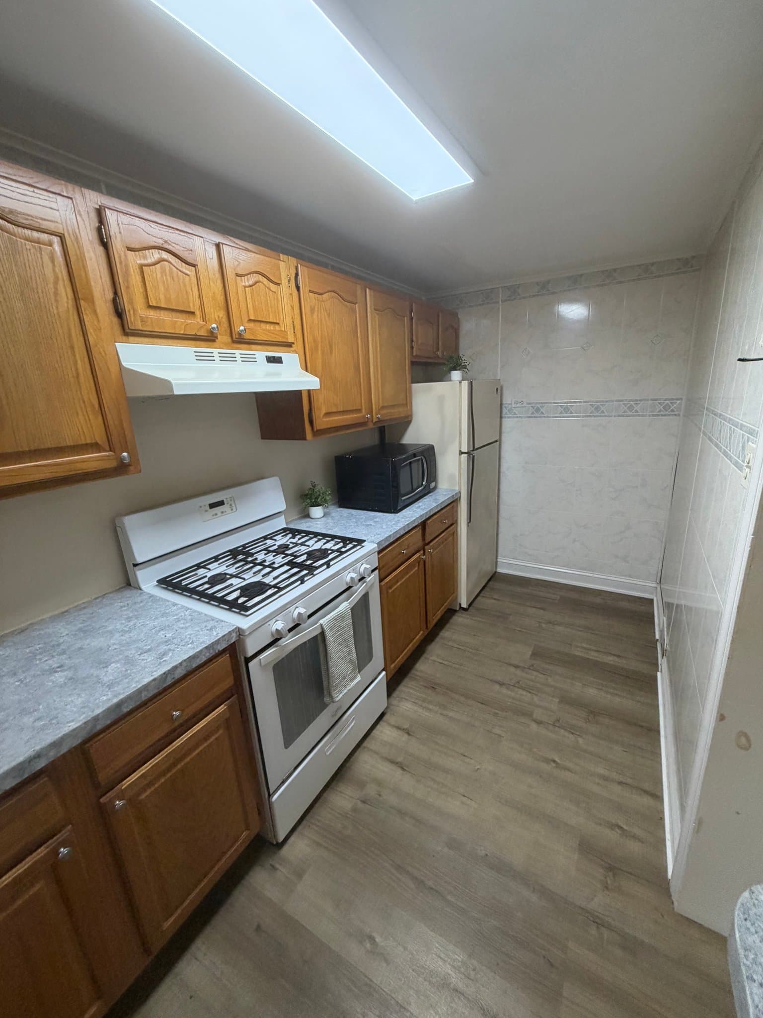 Chester House: 142 W 21st St