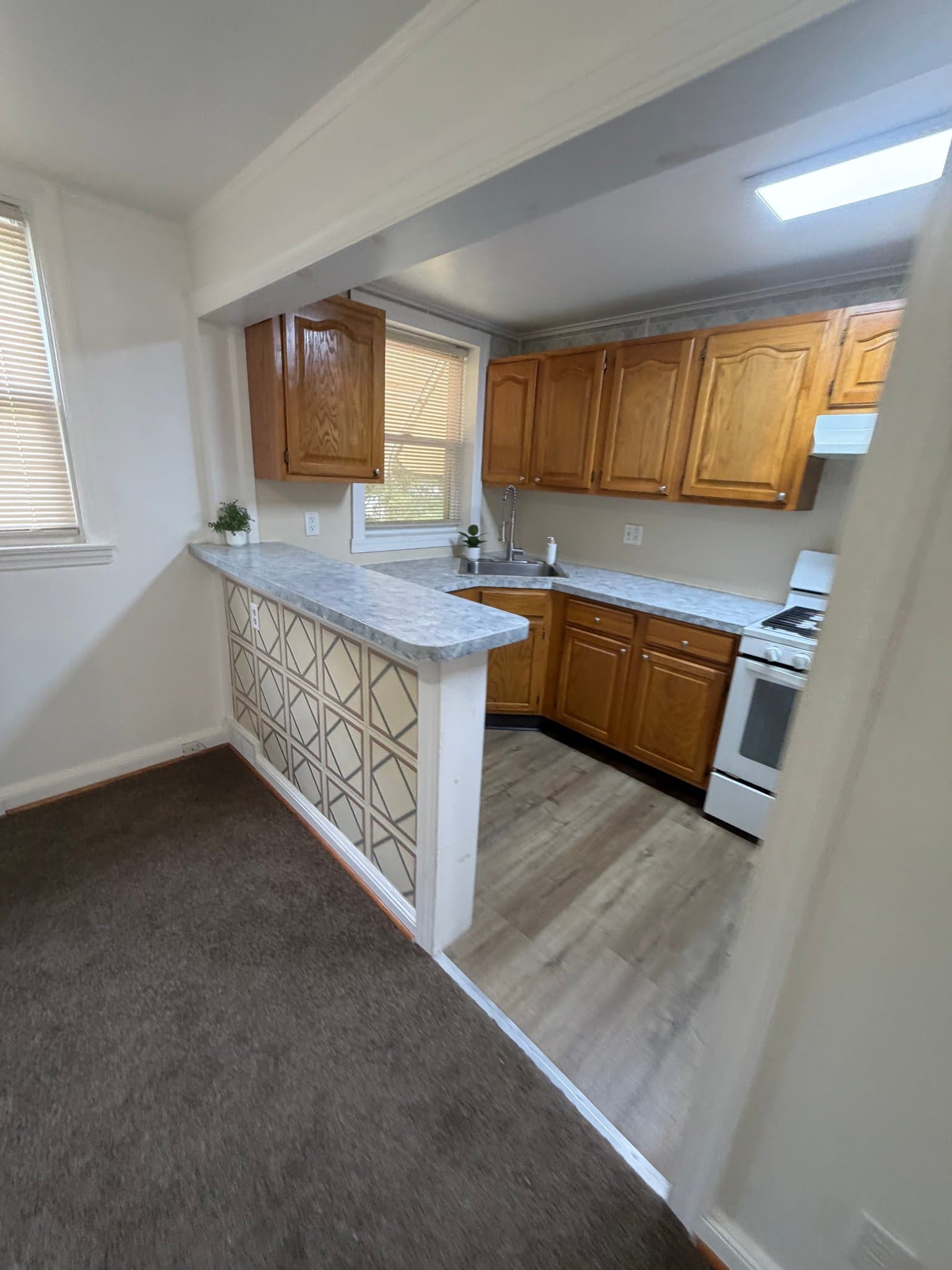 Chester House: 142 W 21st St