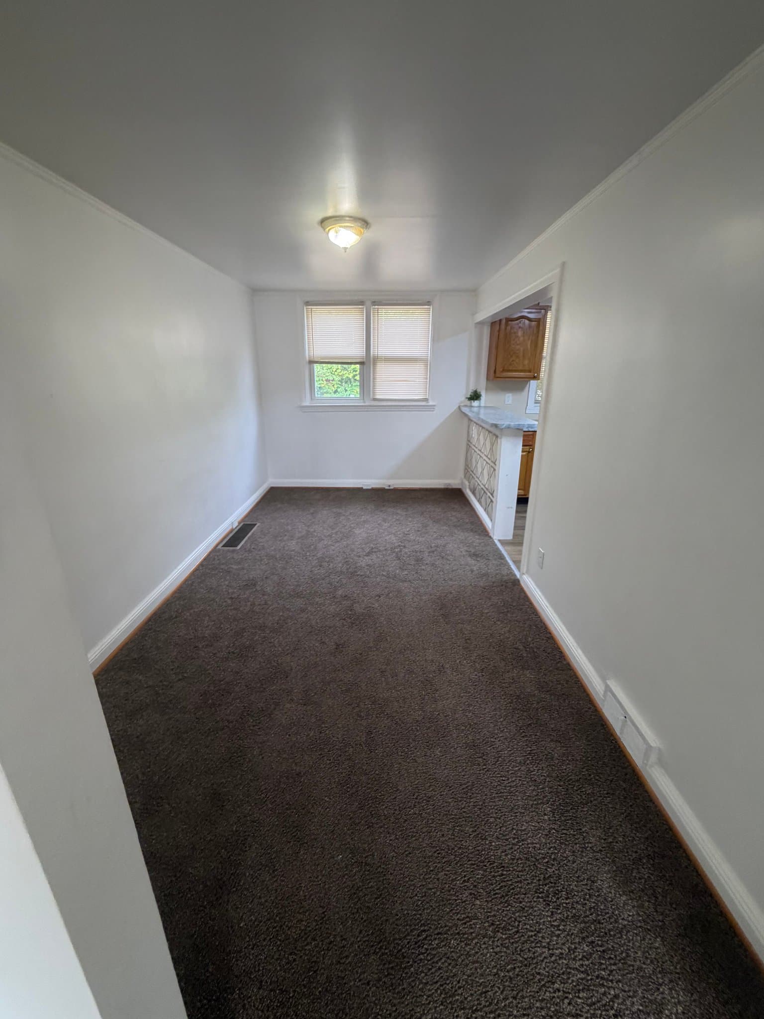 Chester House: 142 W 21st St