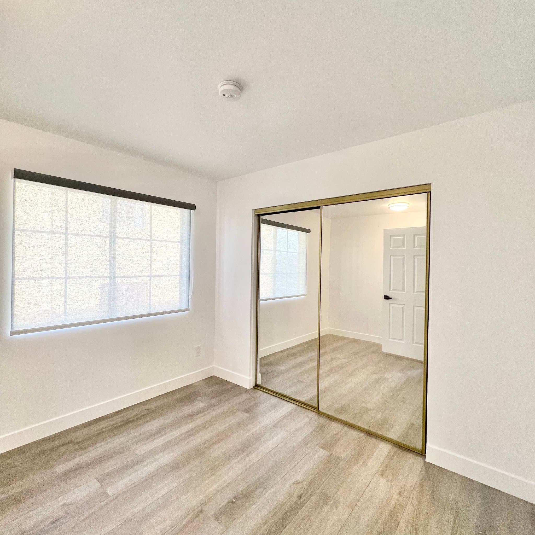 Los Angeles Apartment: 920 Everett Street
