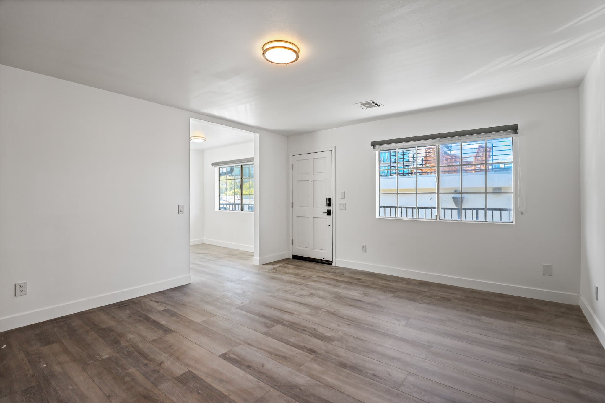 Los Angeles Apartment: 920 Everett Street