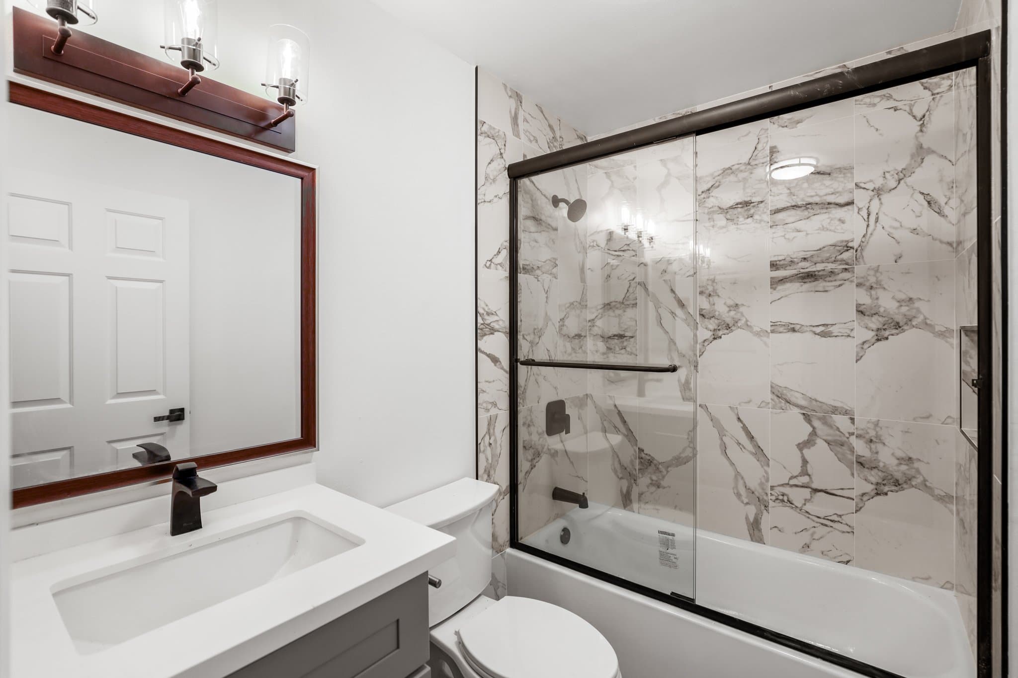 Los Angeles Apartment: 920 Everett Street