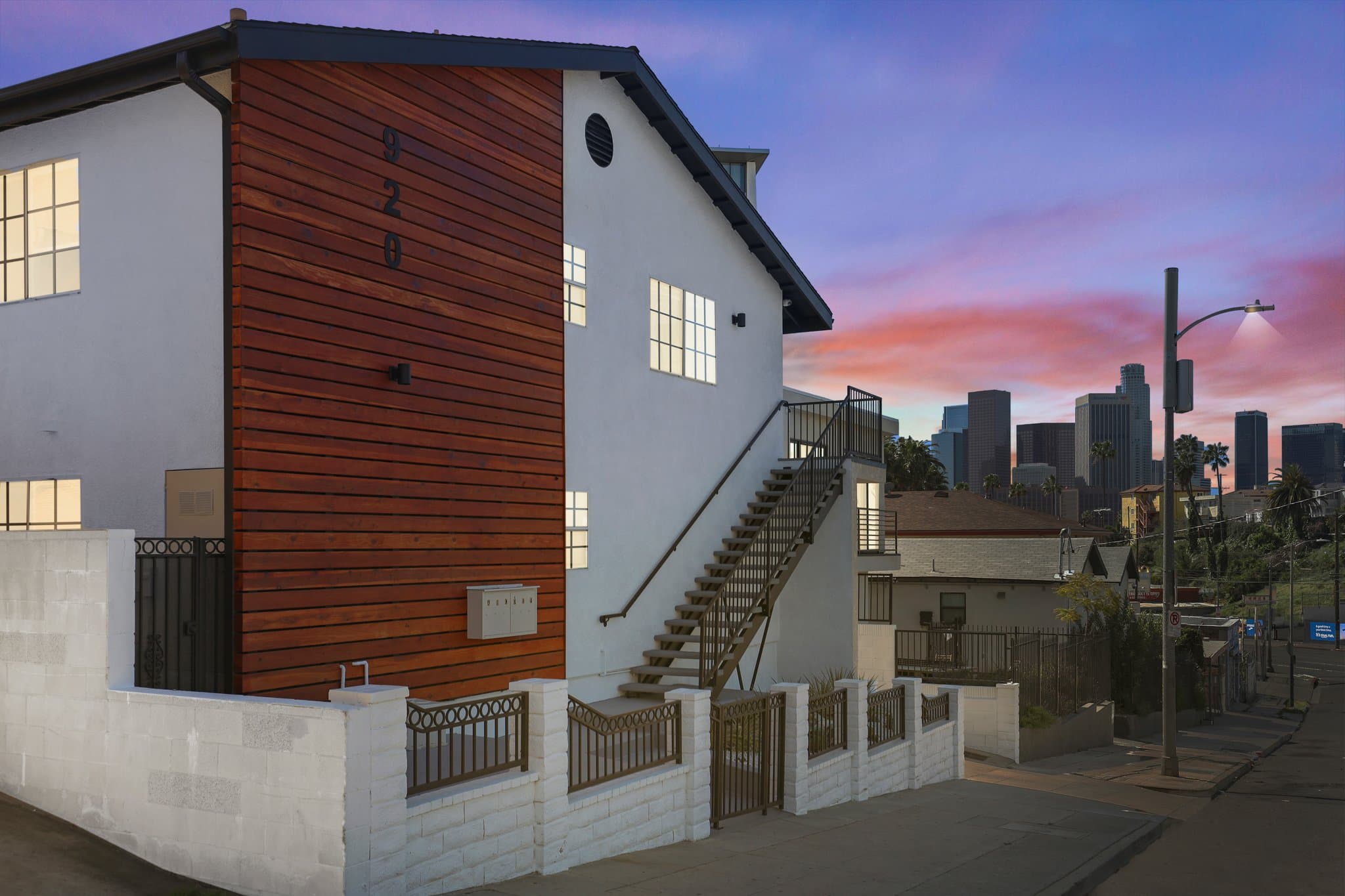 Los Angeles Apartment: 920 Everett Street