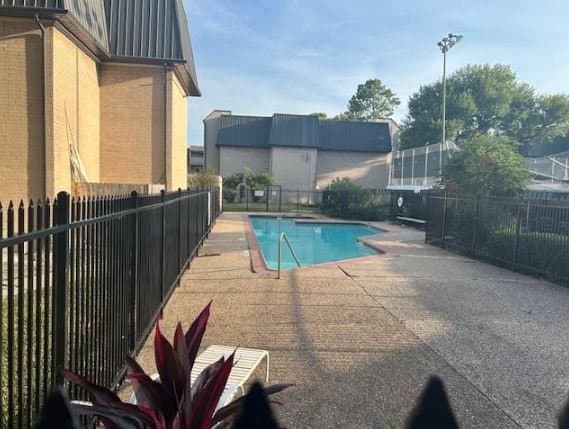 Houston Condo: 8427 Hearth Dr