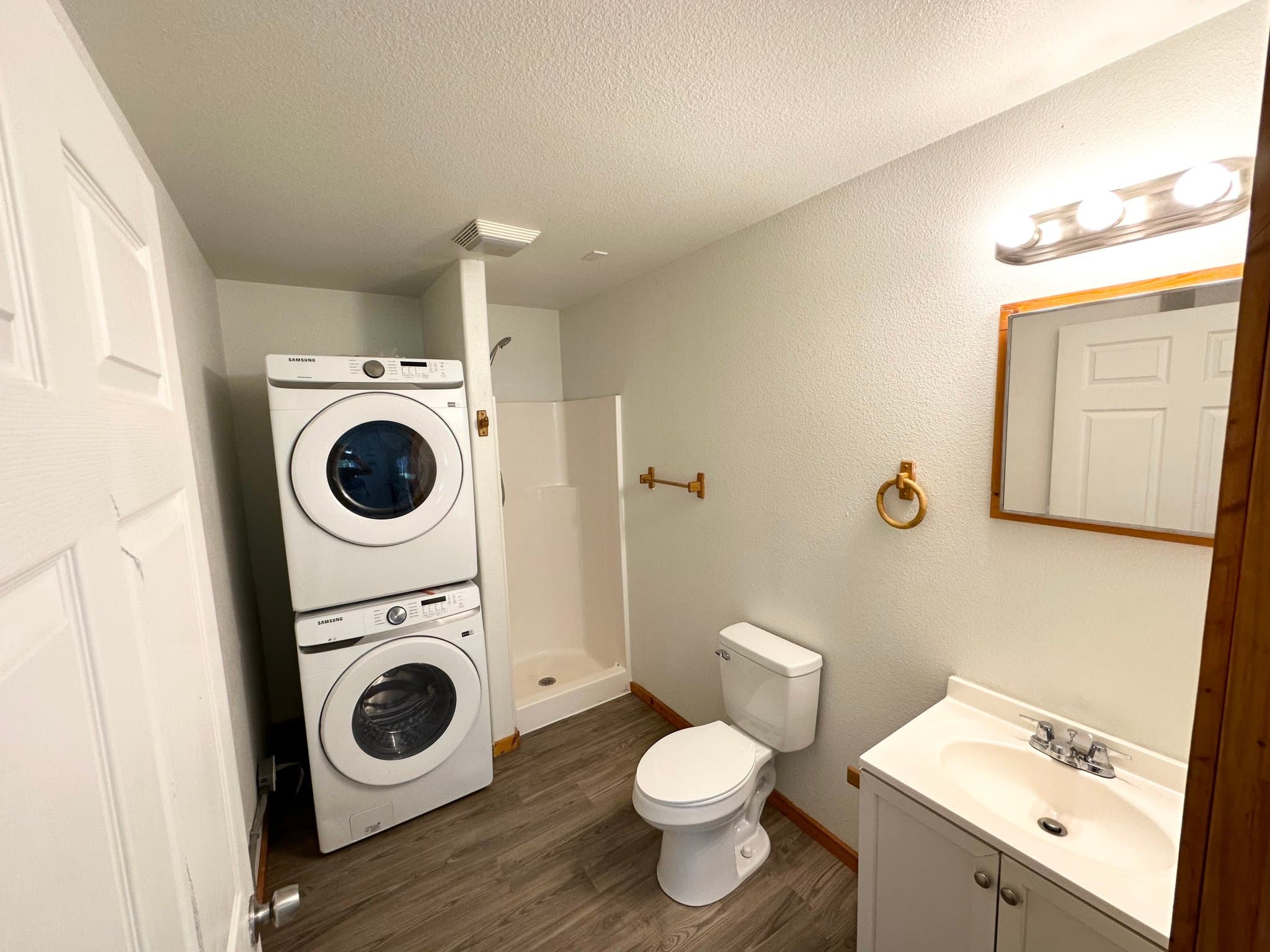 Stockdale Apartment: 403 Free Timber Lane