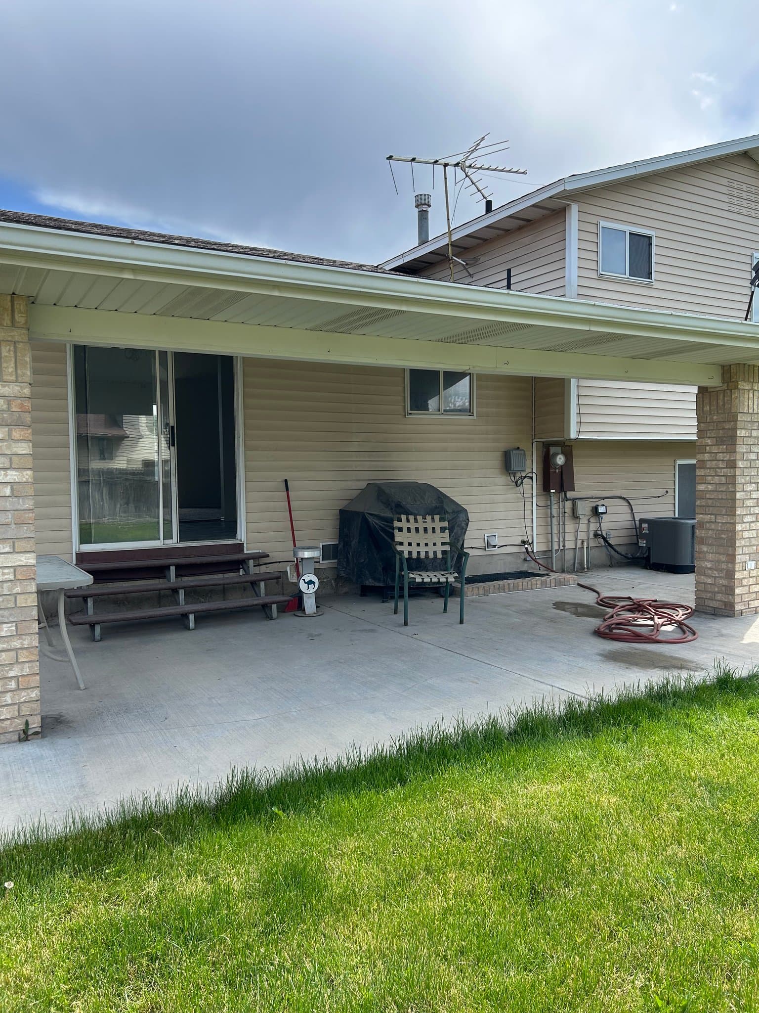 West Jordan House: 1458 West 8700 South