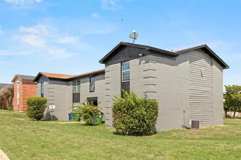 White Settlement Multiplex: 1625 Mary K Ln