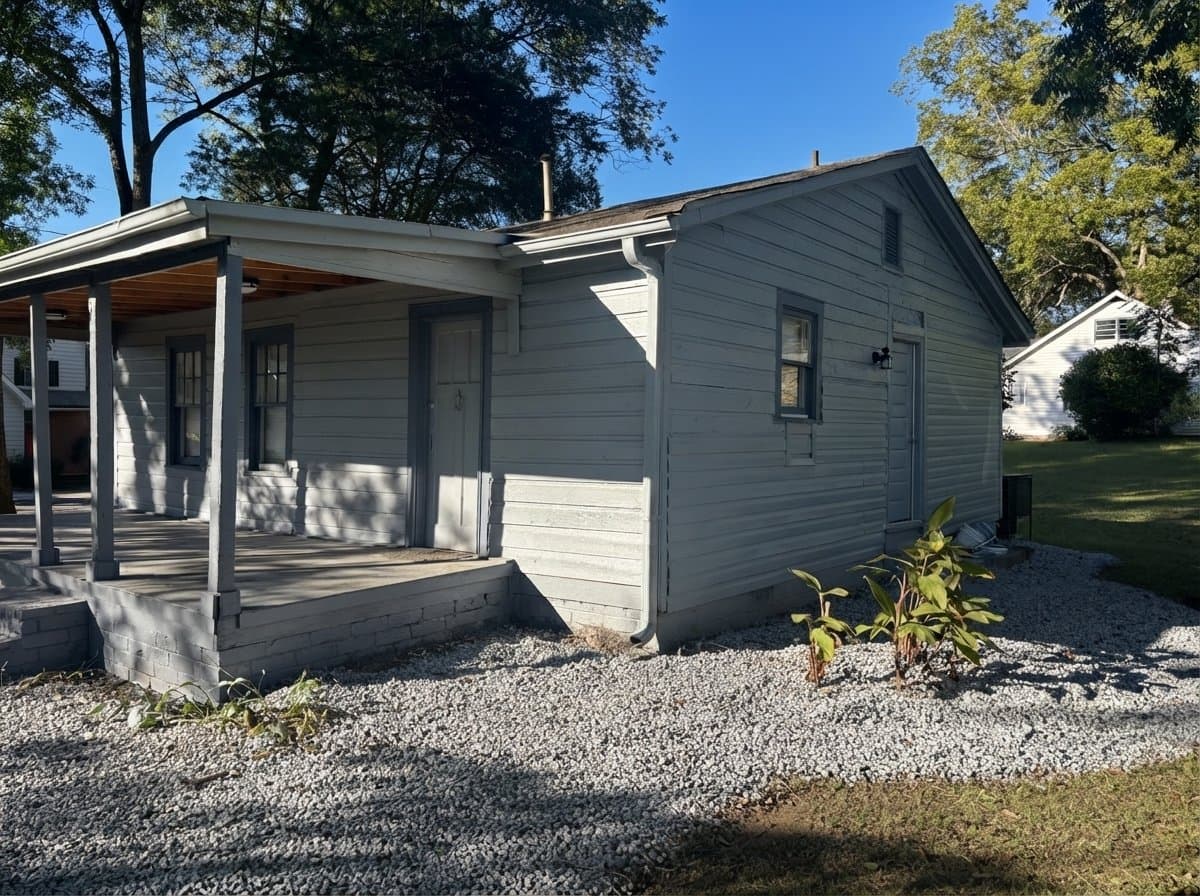 Clarkston House: 877 Montreal Rd