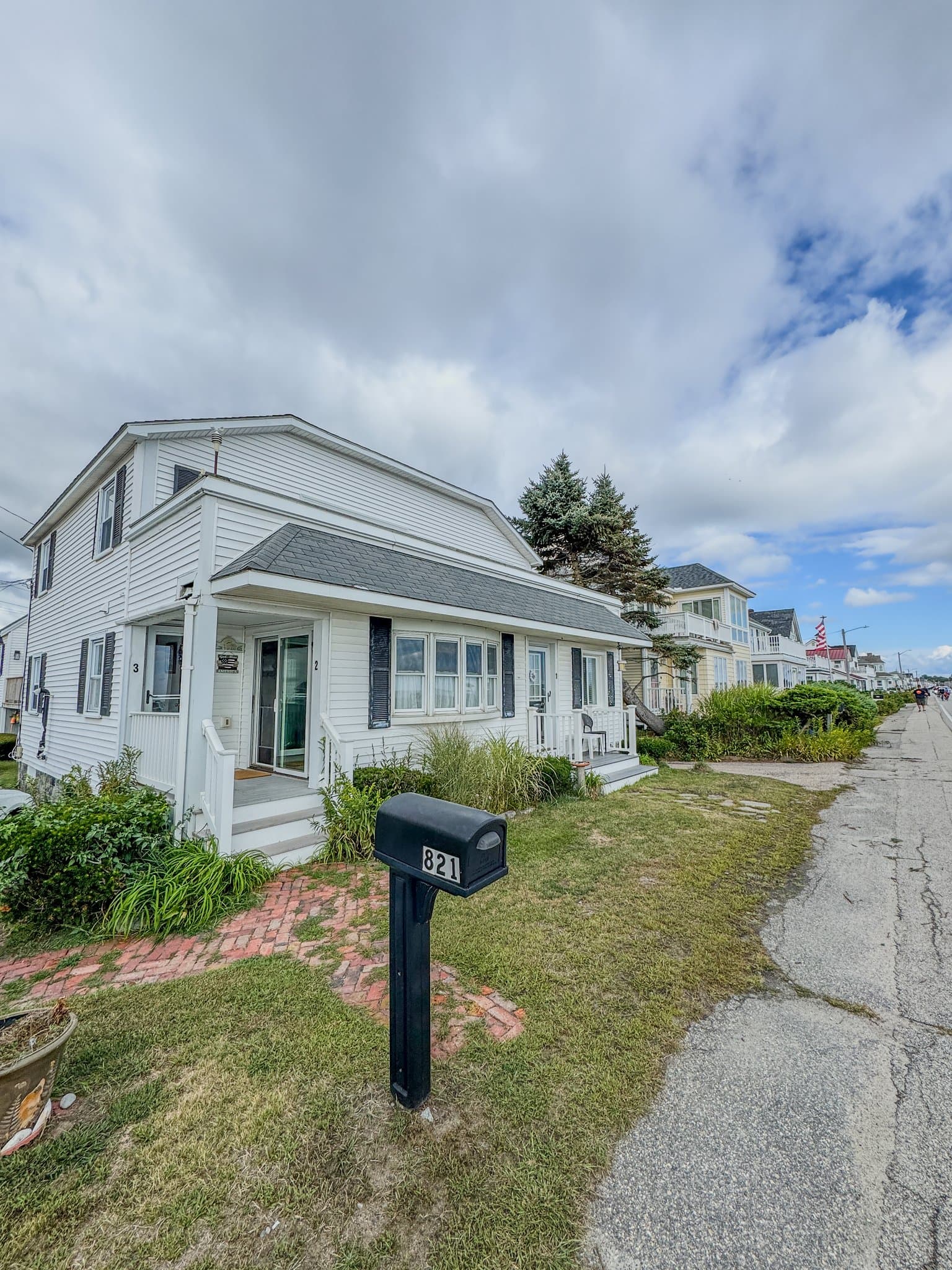 Hampton Condo: 821 Ocean Blvd