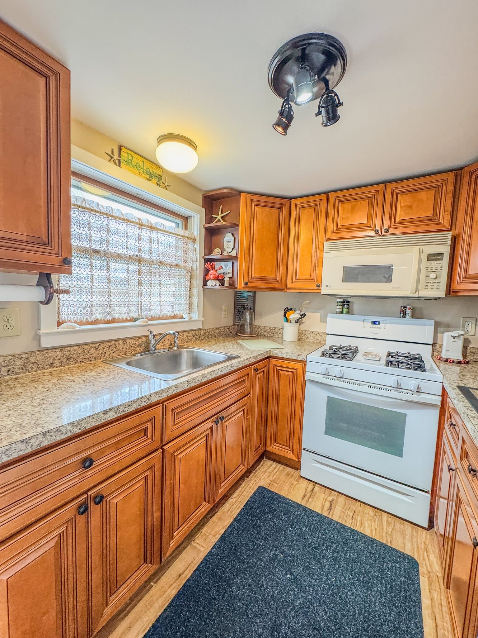 Hampton Condo: 821 Ocean Blvd