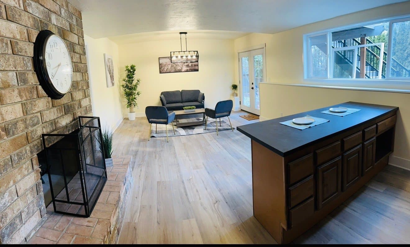 Happy Valley House: 11835 SE Valley View Terrace