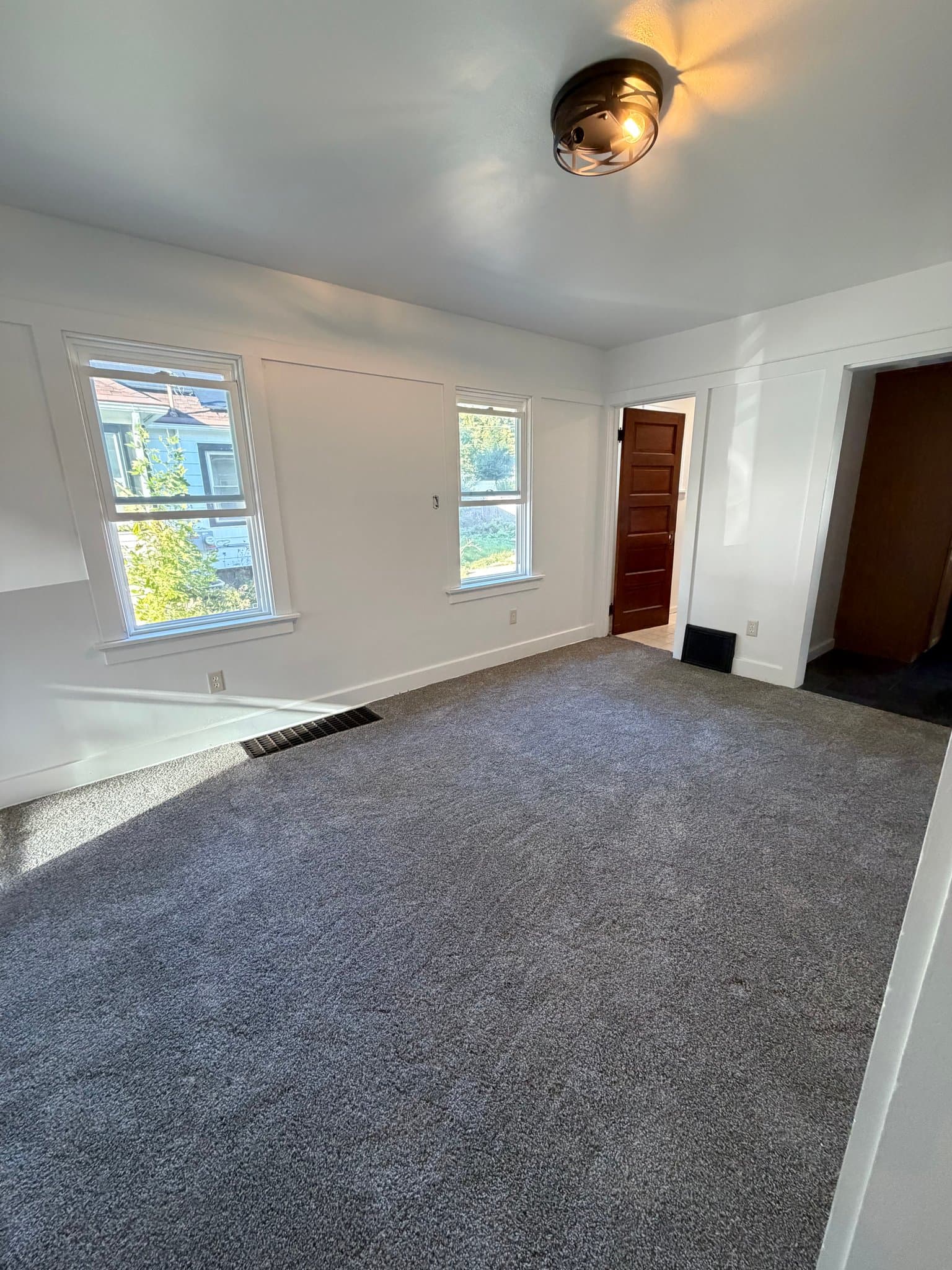 Milwaukee House: 640 S 104th St