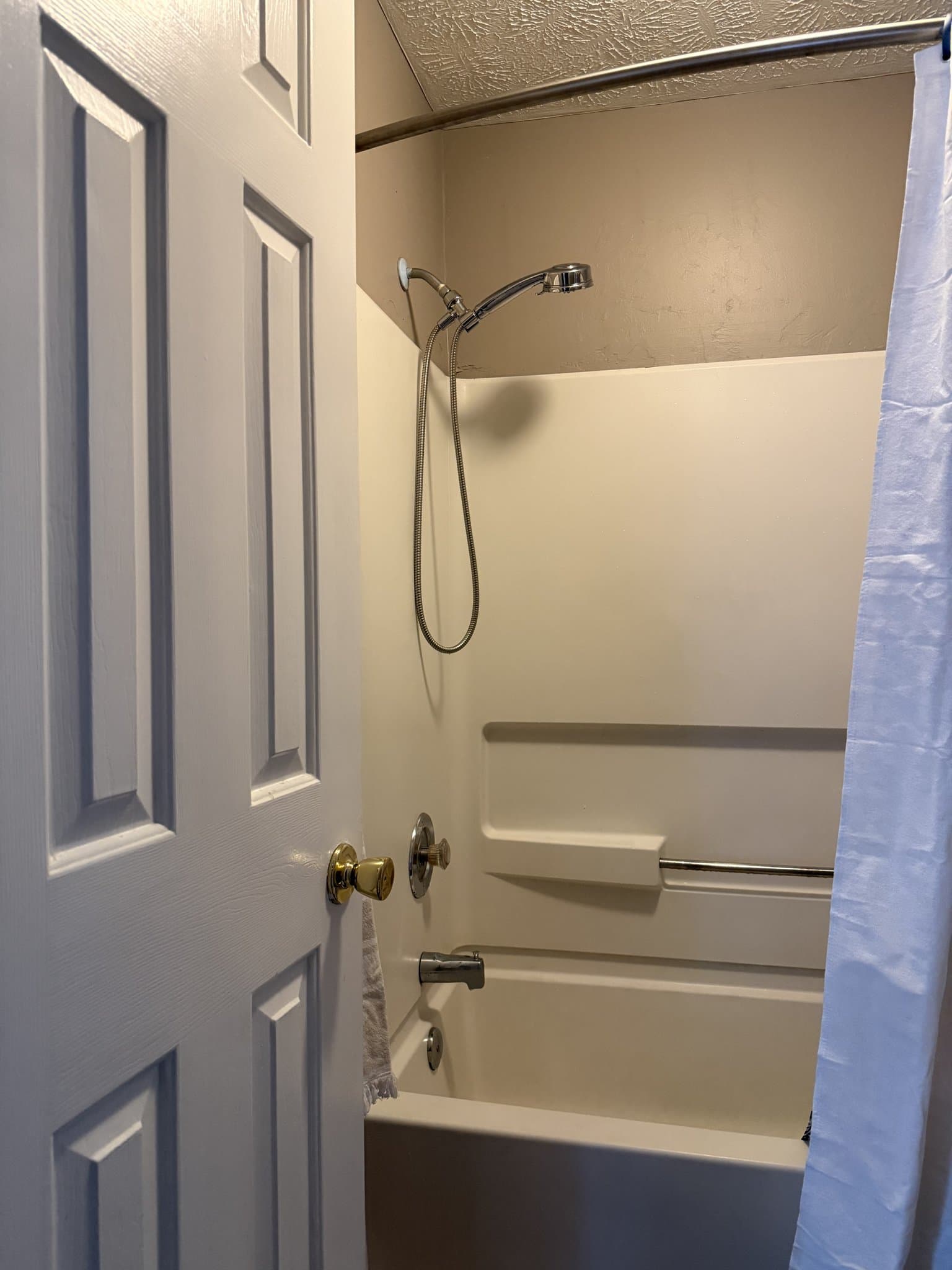 Fayetteville House: 7109 Kearny Ave