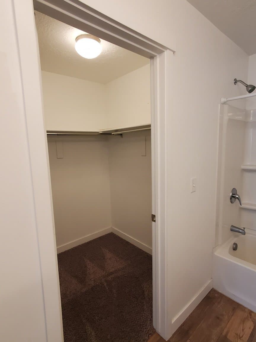 Vineyard Single Room: 685 E 330 N