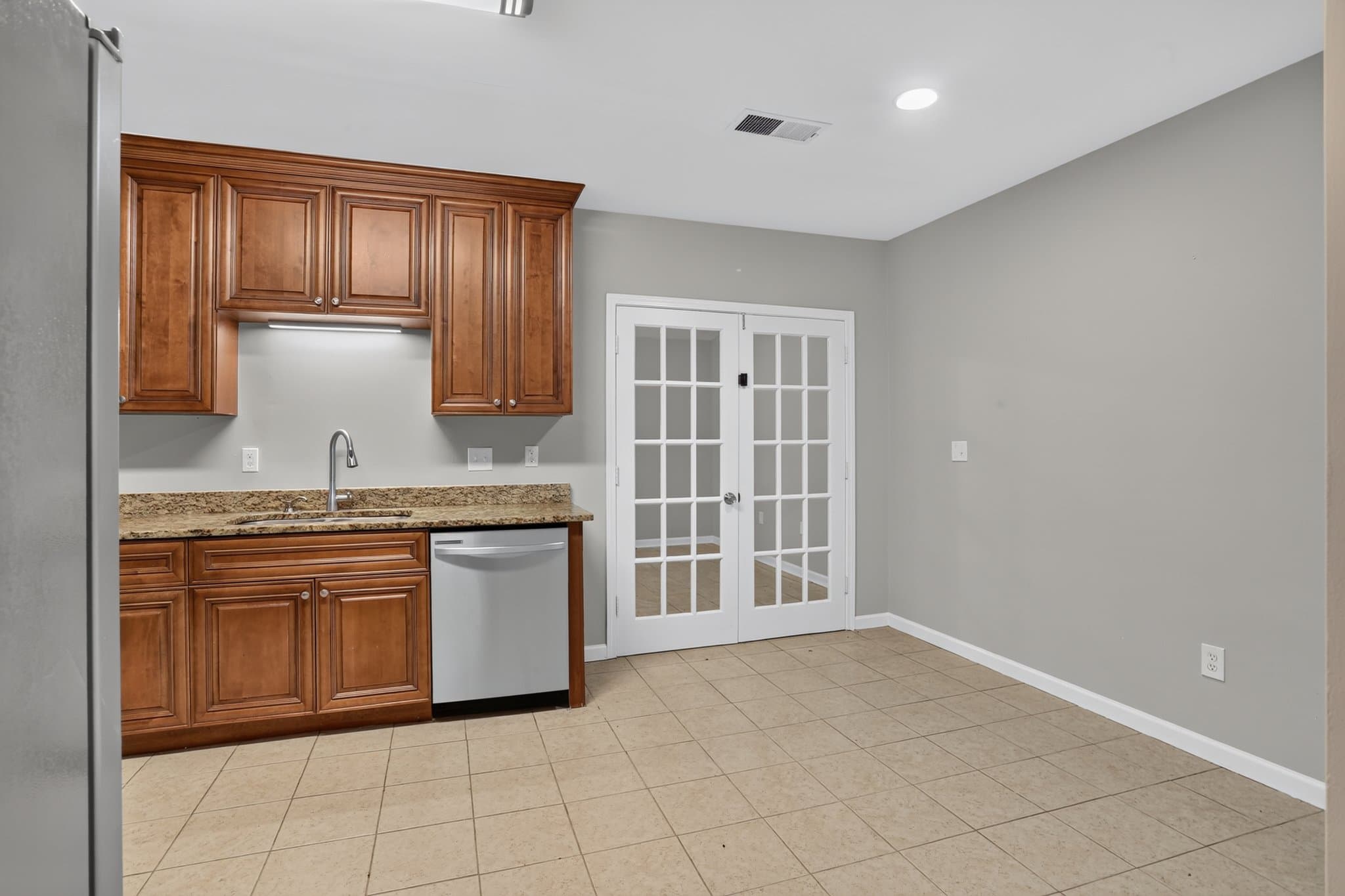Jonesboro House: 7715 Wethersfield Dr