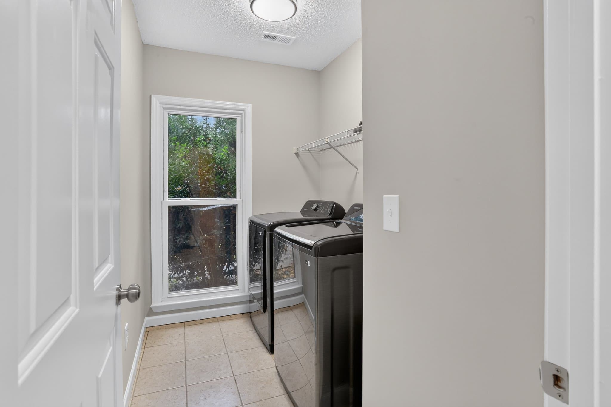 Jonesboro House: 7715 Wethersfield Dr