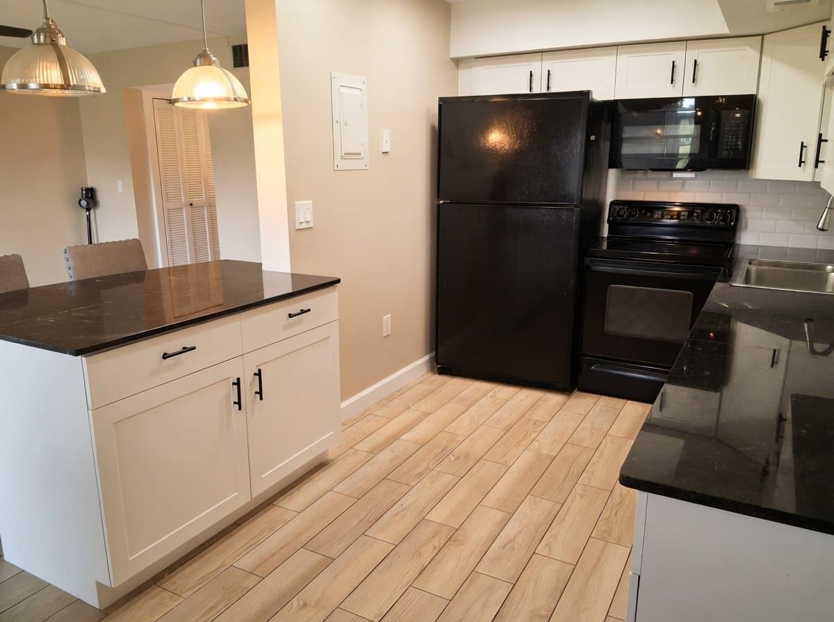 Sarasota Condo: 7231 W. Country Club Dr. N.