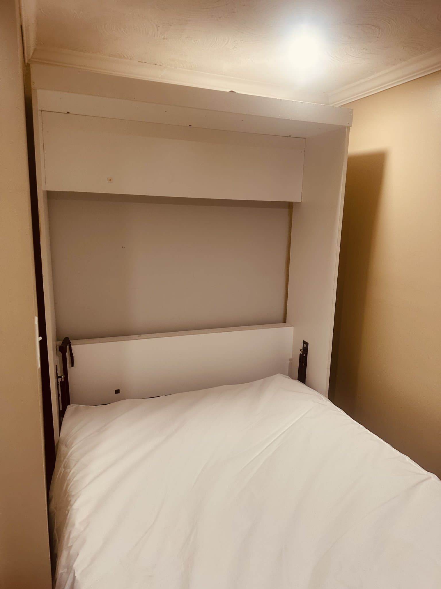 Temple Hills Single Room: 3419 27th ave