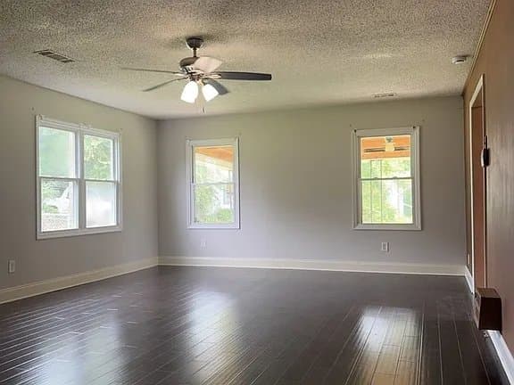 Augusta House: 2010 Cook Rd