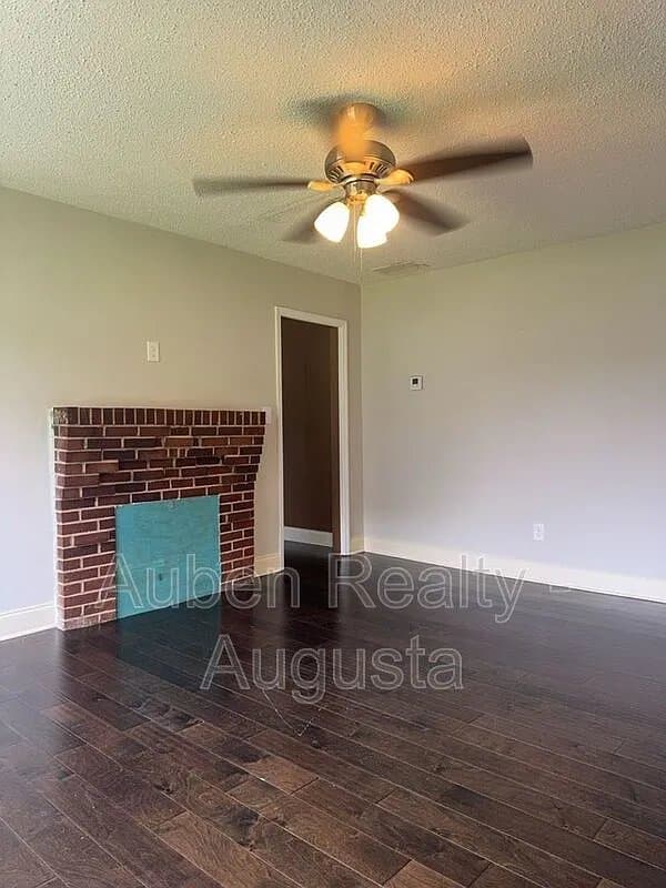 Augusta House: 2010 Cook Rd