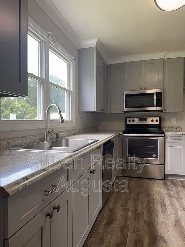 Augusta House: 2010 Cook Rd