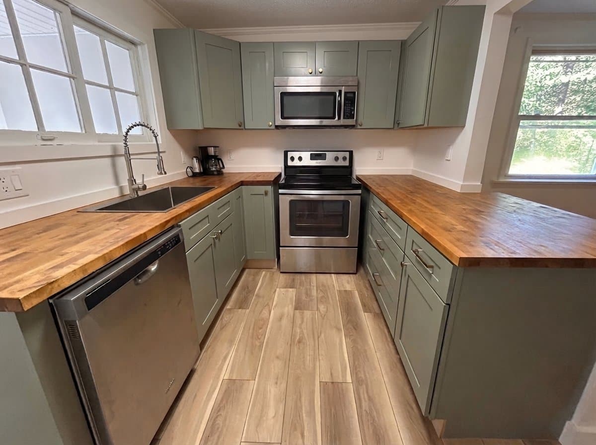 Rossville House: 815 N Oakwood St