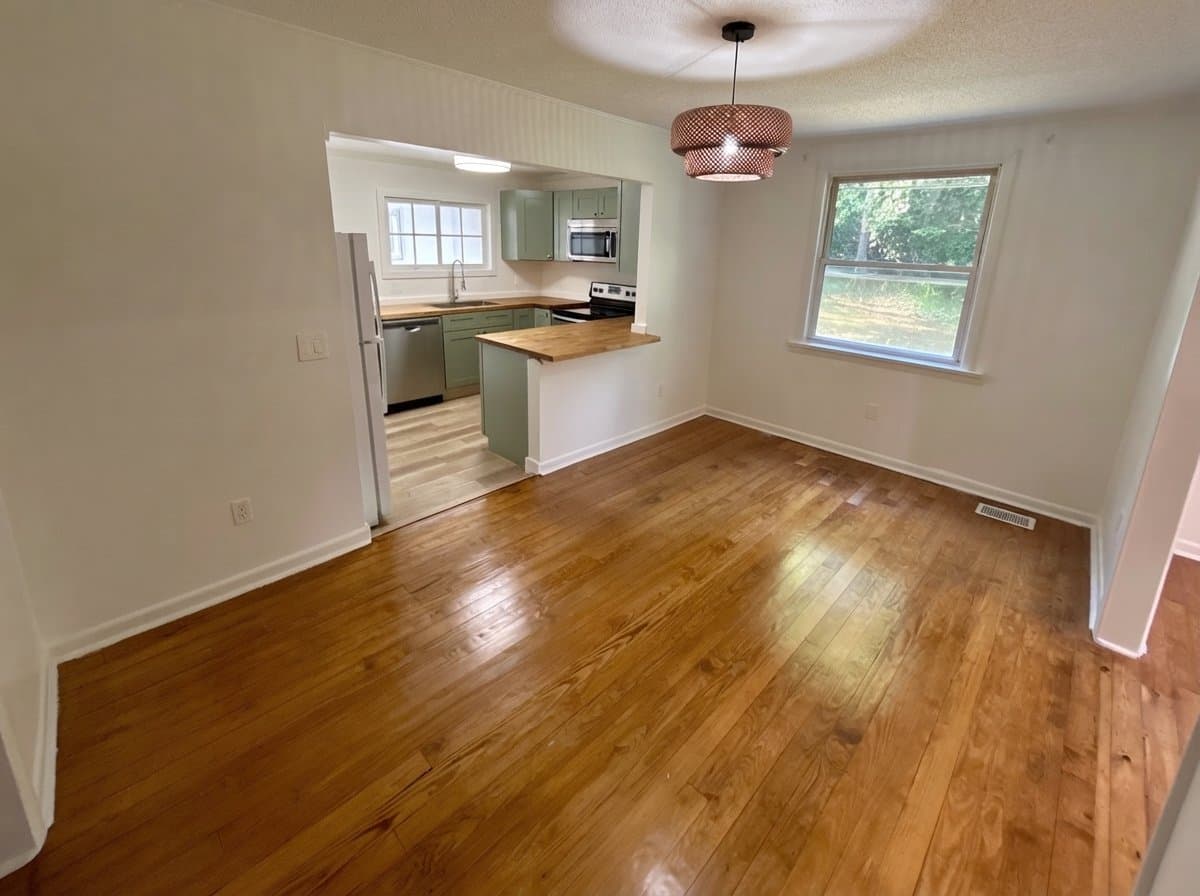 Rossville House: 815 N Oakwood St