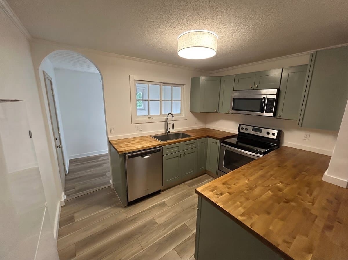Rossville House: 815 N Oakwood St