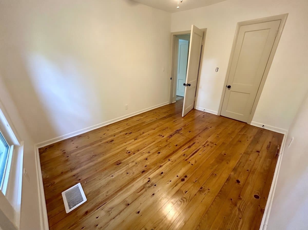 Rossville House: 815 N Oakwood St