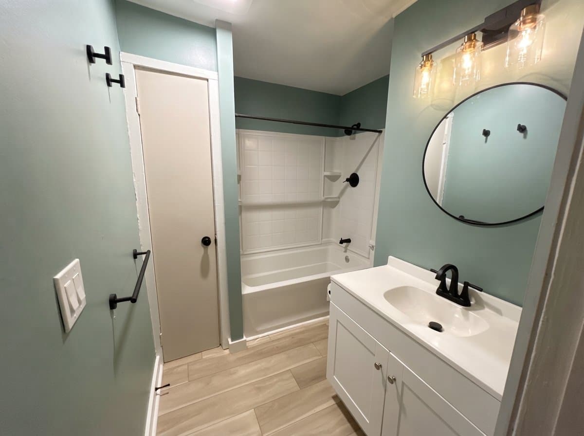 Rossville House: 815 N Oakwood St