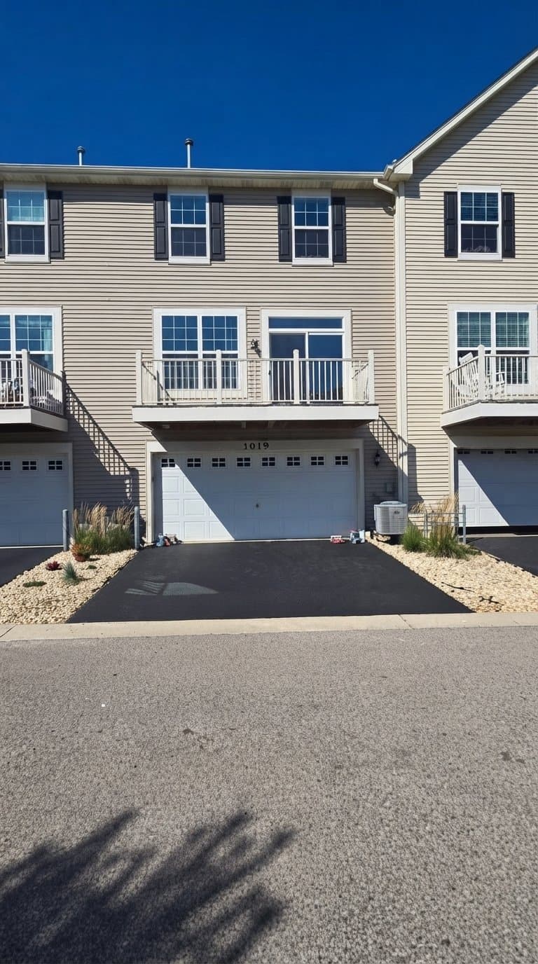 Crystal Lake Townhome: 1019 River Birch Blvd