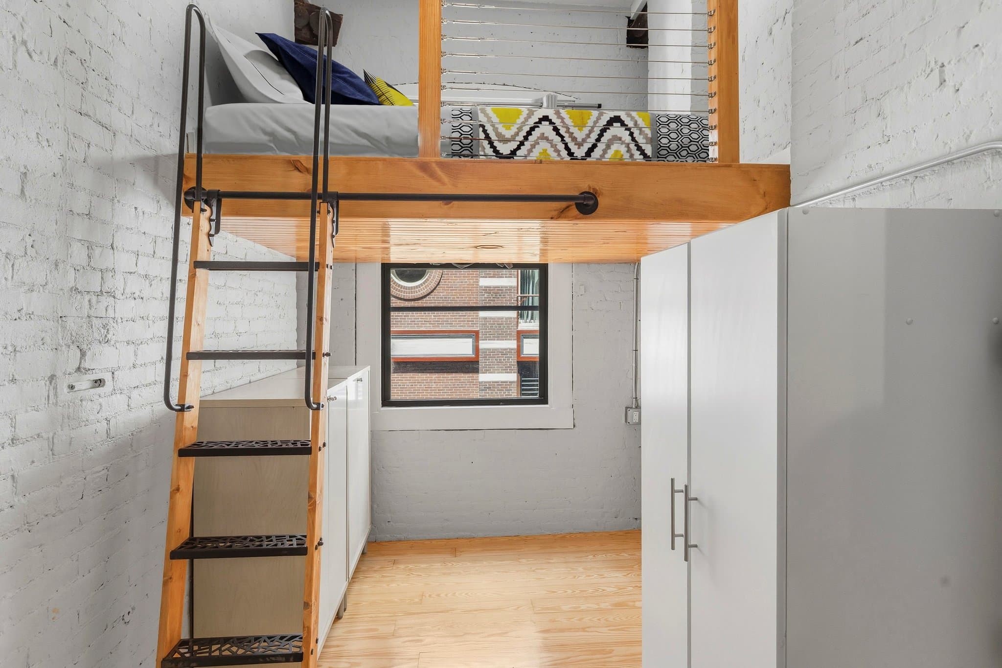 Boston Condo: 107 South St.