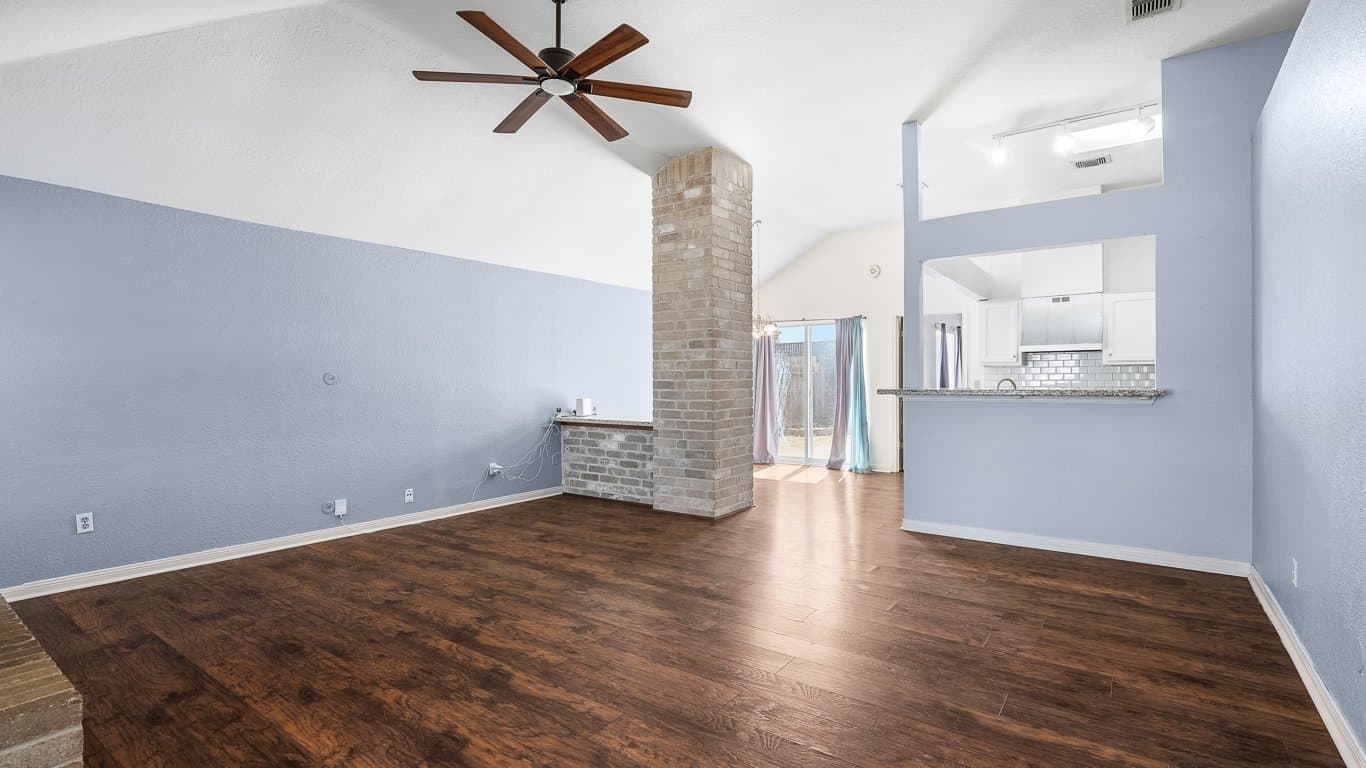 Houston House: 19511 Coppervine Ln