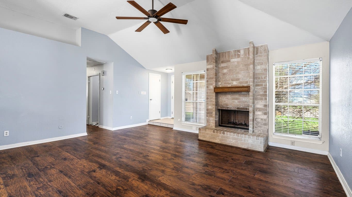 Houston House: 19511 Coppervine Ln
