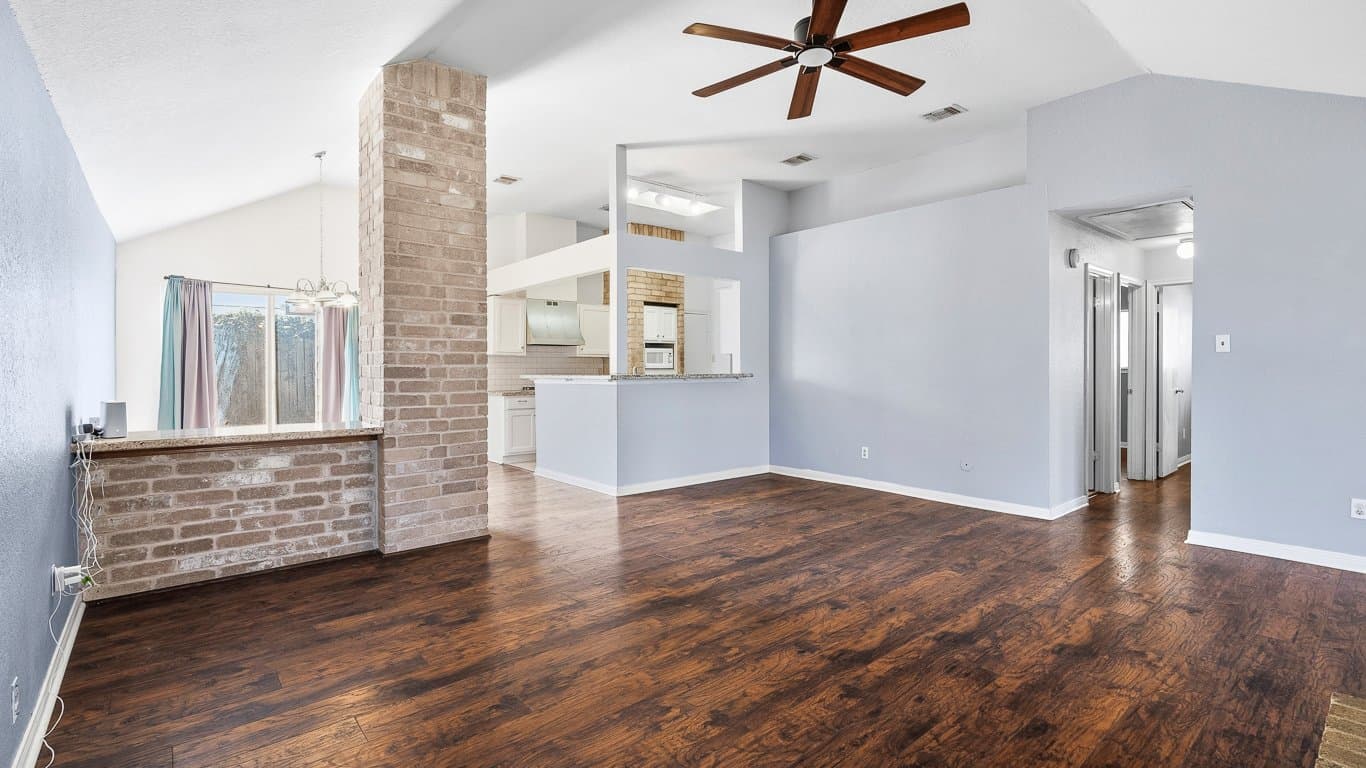 Houston House: 19511 Coppervine Ln