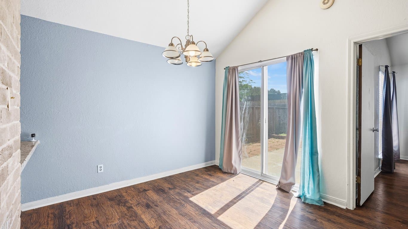 Houston House: 19511 Coppervine Ln